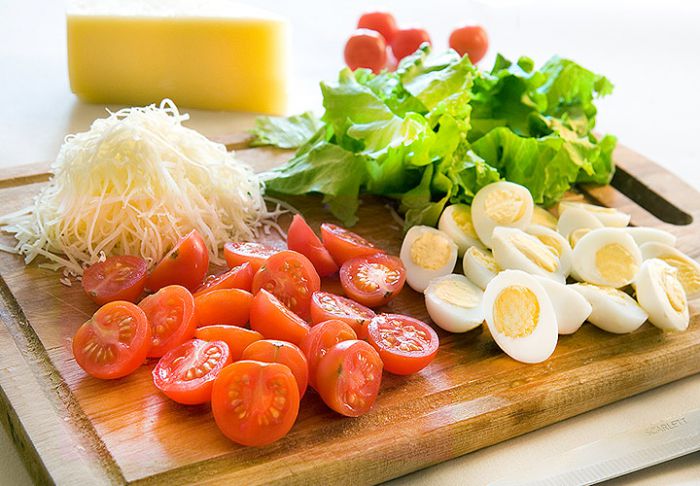салат с креветками и сыром